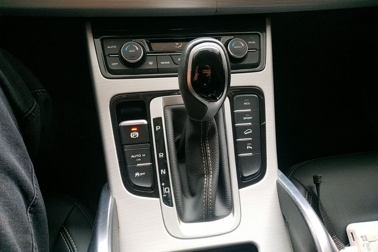 吉利汽车 博越 2016款 1.8TD 自动智联型中控内饰18