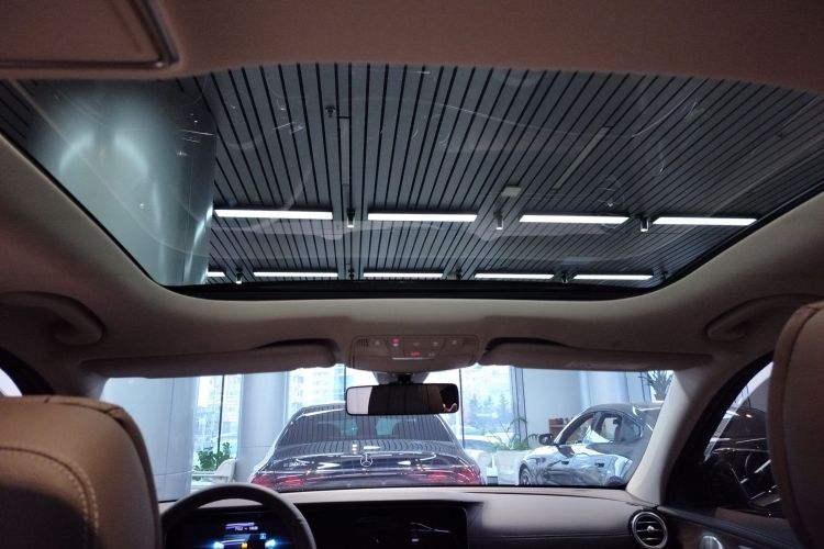 奔驰E级 2022款 改款 E 300 L 豪华型中控内饰22