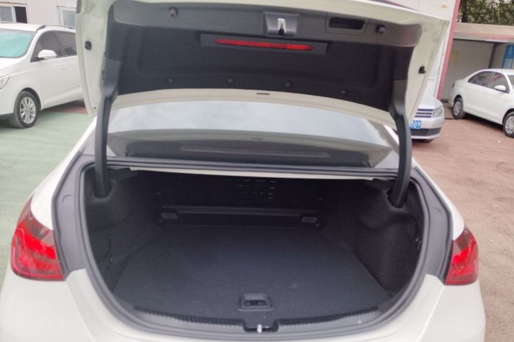 奔驰C级 2022款 改款 C 260 L 运动版局部细节23