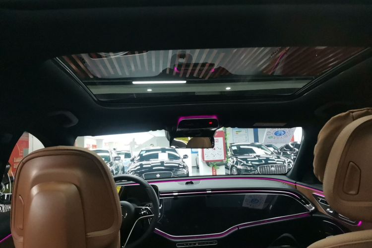 奔驰E级新能源 2024款 E 350 e L 插电式混合动力轿车中控内饰22