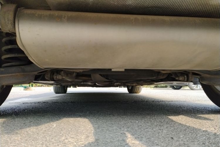 福特 福克斯 2012款 两厢 2.0L 手动豪华运动型局部细节9009