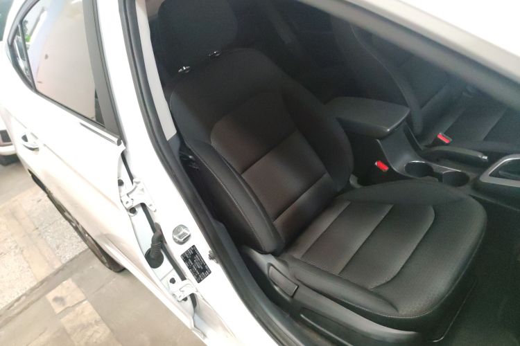 现代 领动 2016款 1.6L 自动智炫·精英型局部细节41