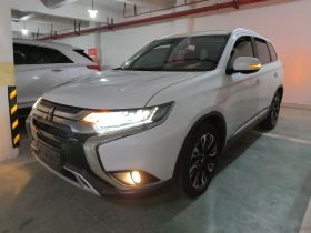 三菱 欧蓝德 2020款 2.4L 四驱致享版 7座