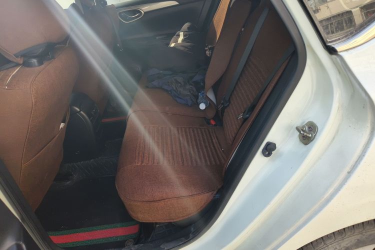 日产 轩逸 2014款 1.6XV CVT尊享版中控内饰7004