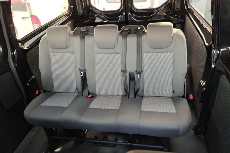 福特 全顺 2019款 2.0T柴油多功能商用车中轴中顶6座国VI中控内饰7004