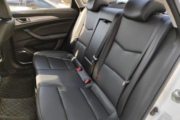 长安 逸动 2018款 高能版 1.6L GDI 手动先锋型 国V中控内饰21