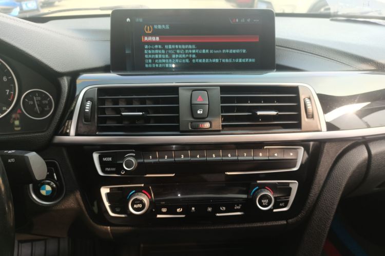 宝马3系 2018款 318Li中控内饰16