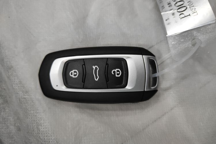 吉利银河 2025款 210km 熊猫骑士中控内饰7001