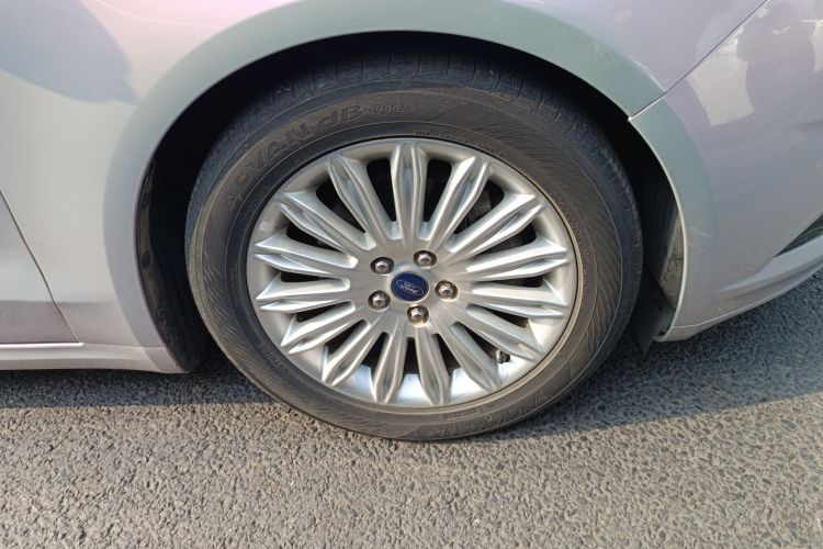 福特 蒙迪欧 2013款 2.0L GTDi200豪华型车身外观10