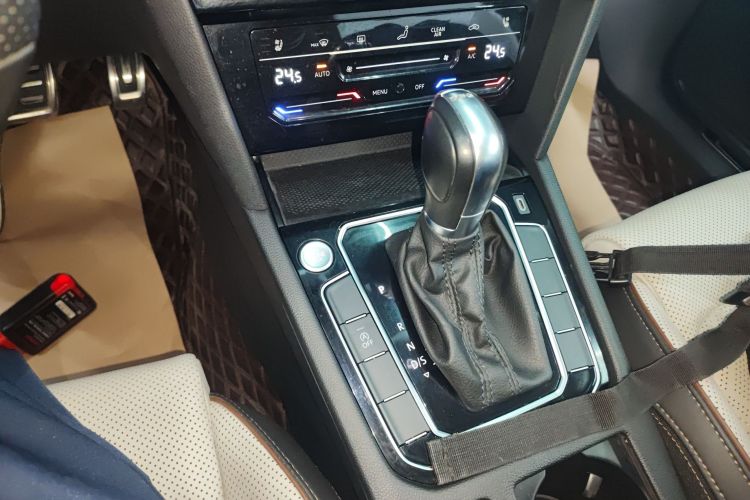 大众 迈腾 2025款 改款 众享款 330TSI DSG豪华型中控内饰18