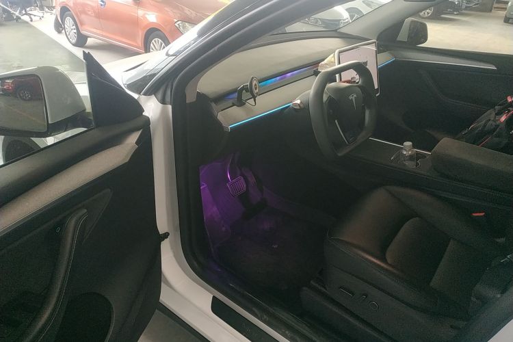 特斯拉 Model Y 2022款 后轮驱动版中控内饰20