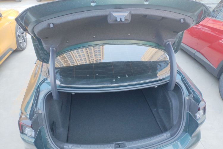 福特 蒙迪欧 2023款 1.5T E-混动 ST-Line机舱底盘23