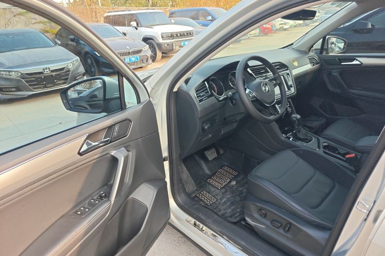 大众 途观L 2017款 330TSI 自动两驱豪华版中控内饰20