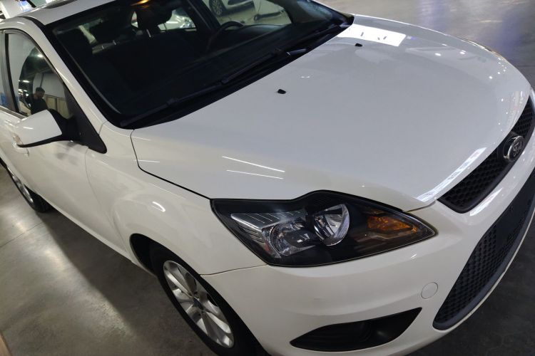 福特 福克斯 2013款 两厢经典 1.8L 手动百万纪念版车身外观3