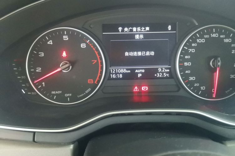 奥迪A4L 2017款 40 TFSI 进取型中控内饰15