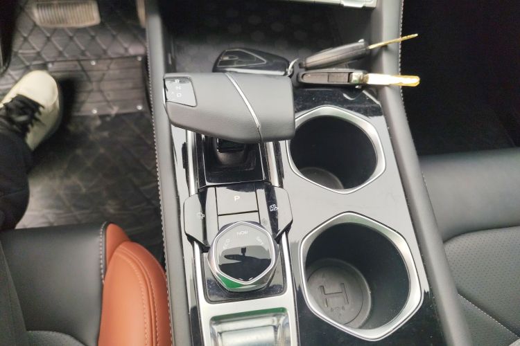 长安 逸动 2023款 畅享版 PLUS 蓝鲸NE 1.4T GDI DCT尊贵版中控内饰18