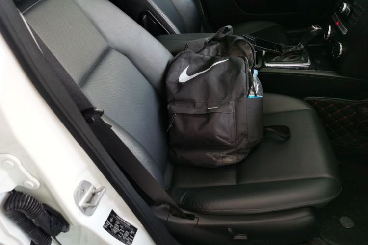 奔驰C级 2013款 C 180 经典型 Grand Edition局部细节41