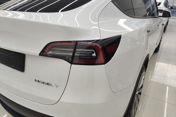 特斯拉 Model Y 2023款 长续航全轮驱动版车身外观9