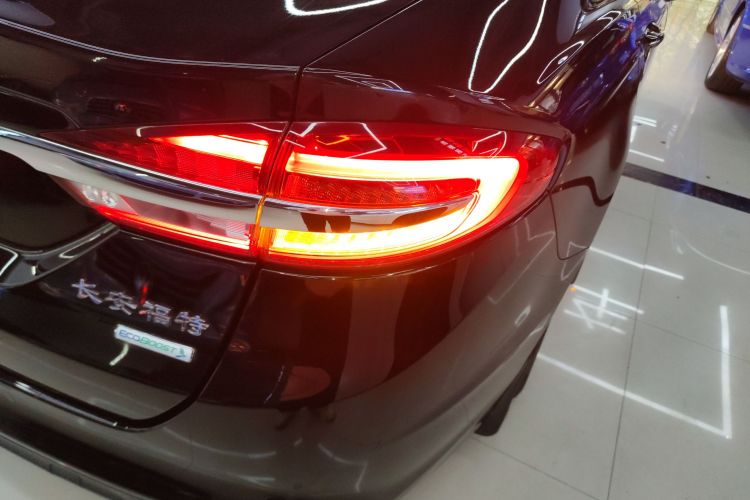 福特 蒙迪欧 2017款 EcoBoost 180 时尚型车身外观9