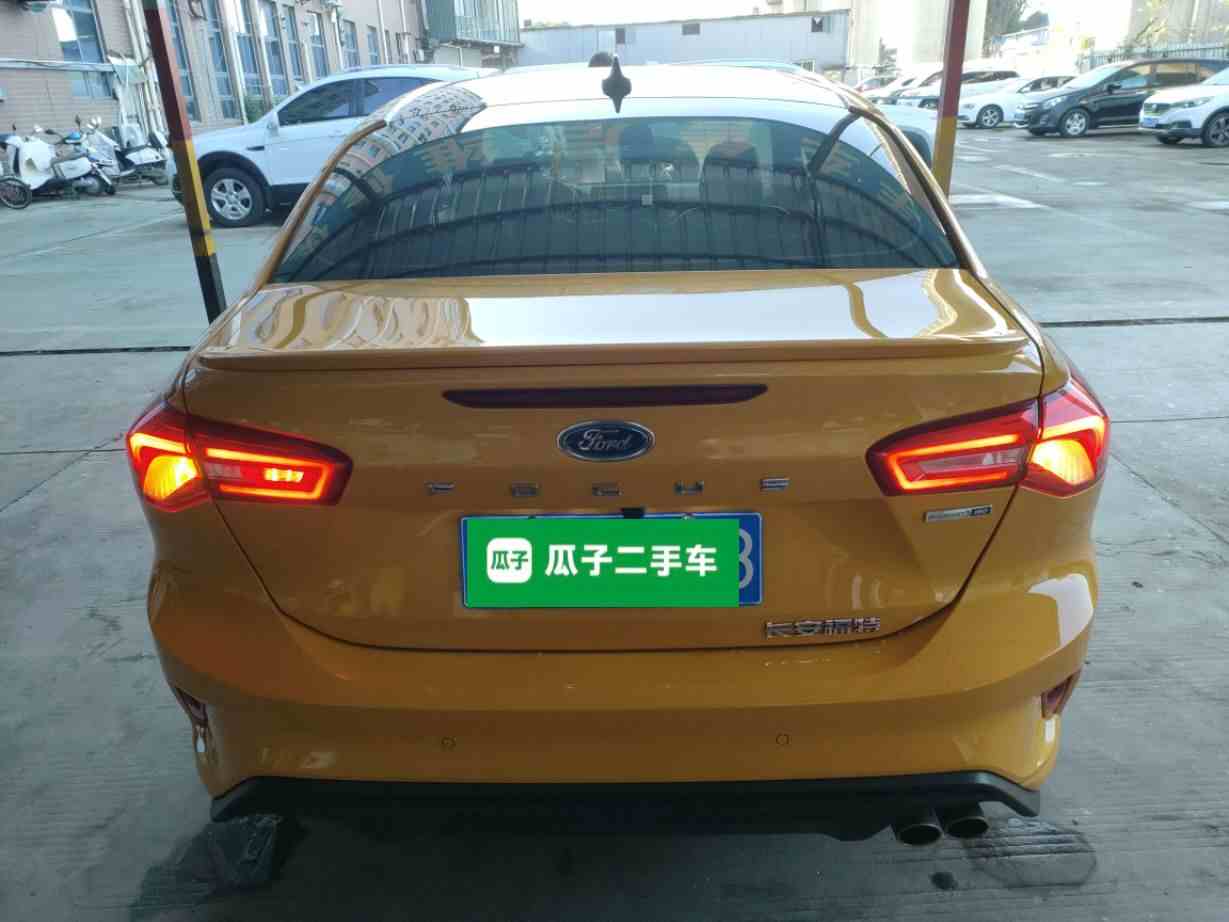 福特 福克斯 2022款 三厢 EcoBoost 180 自动ST Line(3)
