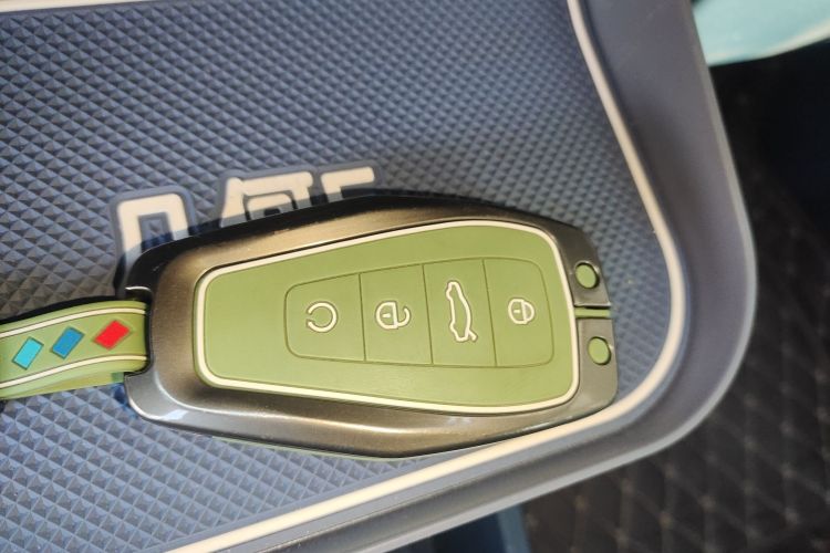 吉利几何E萤火虫 2022款 401KM 霹雳虎 4座中控内饰7001