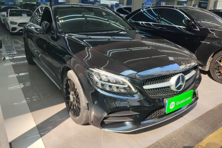 奔驰C级 2019款 改款 C 260 L 运动版车身外观3