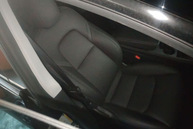 特斯拉 Model Y 2021款 标准续航后驱版局部细节41