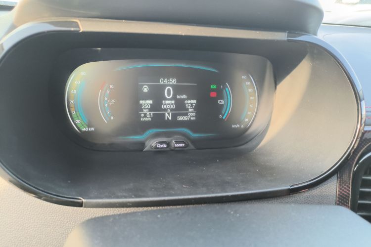 奇瑞 小蚂蚁 2022款 改款 甜粉款 半糖版 磷酸铁锂 30.7kWh 30kW 301km中控内饰14