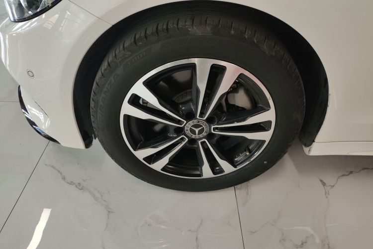 奔驰C级 2018款 C 200 运动版车身外观35