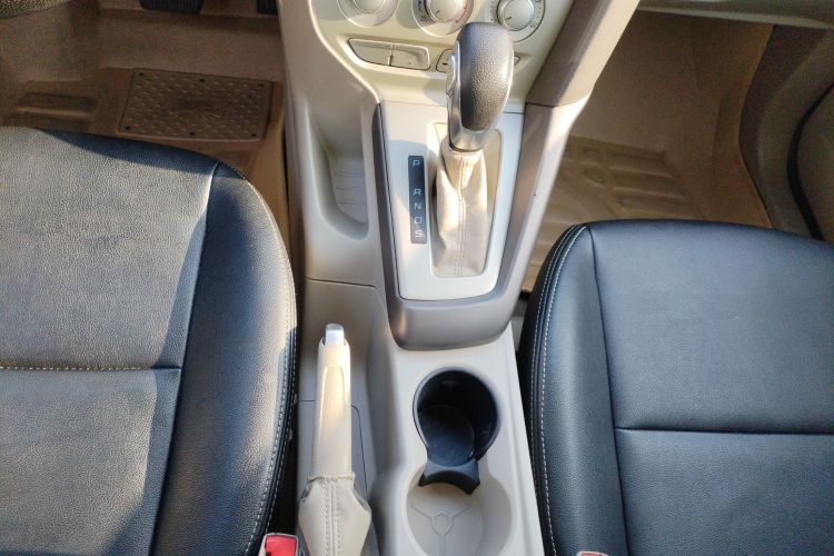 福特 福克斯 2012款 三厢 1.6L 自动舒适型局部细节18