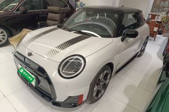 电动MINI COOPER JCW 2025款 JOHN COOPER WORKS