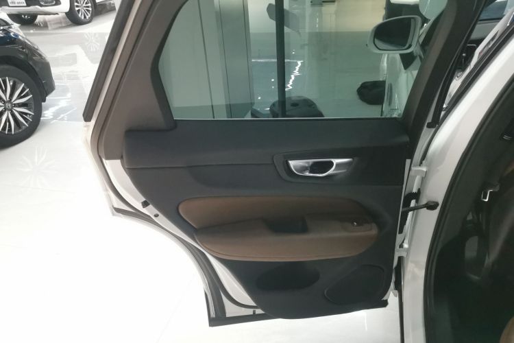沃尔沃XC60 2021款 T5 四驱智逸豪华版中控内饰7008