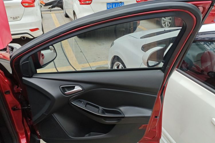 福特 福克斯 2012款 两厢 1.6L 手动风尚型中控内饰7005