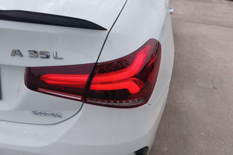 奔驰A级AMG 2022款 AMG A 35 L 4MATIC车身外观9