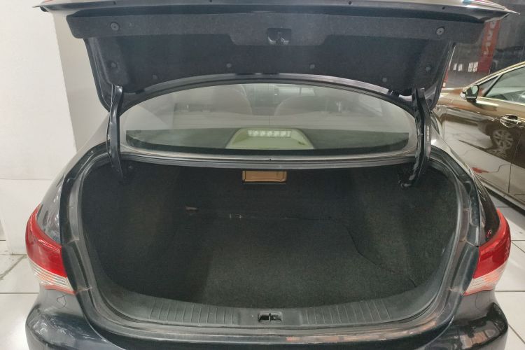 日产 轩逸 2012款 经典 1.6XE 手动舒适版机舱底盘23