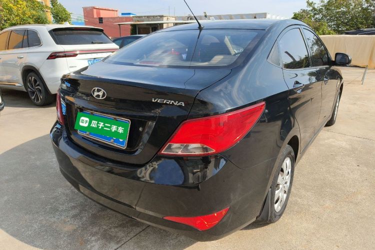 现代 瑞纳 2014款 1.4L 手动智能型GLS车身外观7