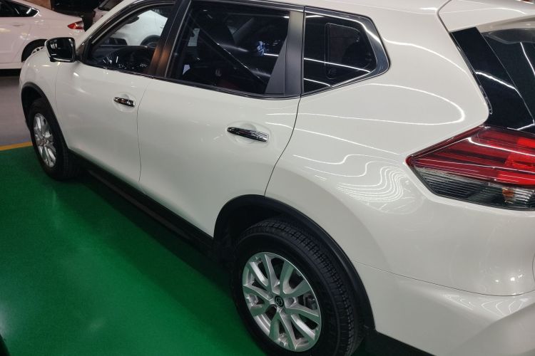 日产 奇骏 2023款 经典 2.0L 两驱智联臻享版车身外观4