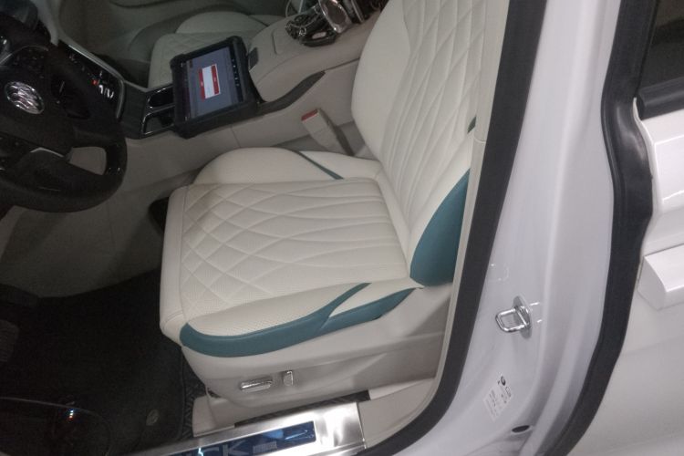 别克GL8 2023款 ES陆尊 舒适型中控内饰19