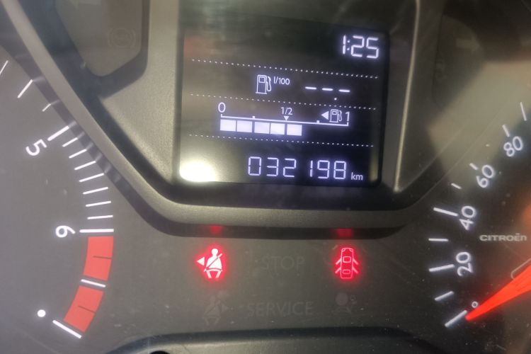 雪铁龙 爱丽舍 2018款 改款 1.6L 手动时尚型中控内饰15