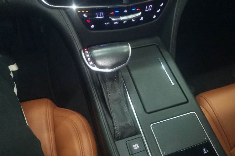 凯迪拉克CT6 PLUG-IN 2017款 30E 领先型中控内饰18