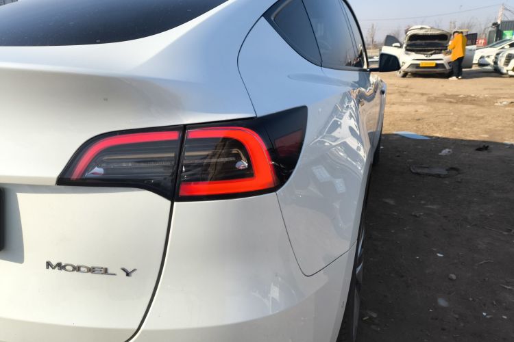 特斯拉 Model Y 2022款 改款 后轮驱动版车身外观9