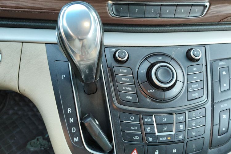 别克GL8 2014款 3.0L XT豪华商务旗舰版局部细节18