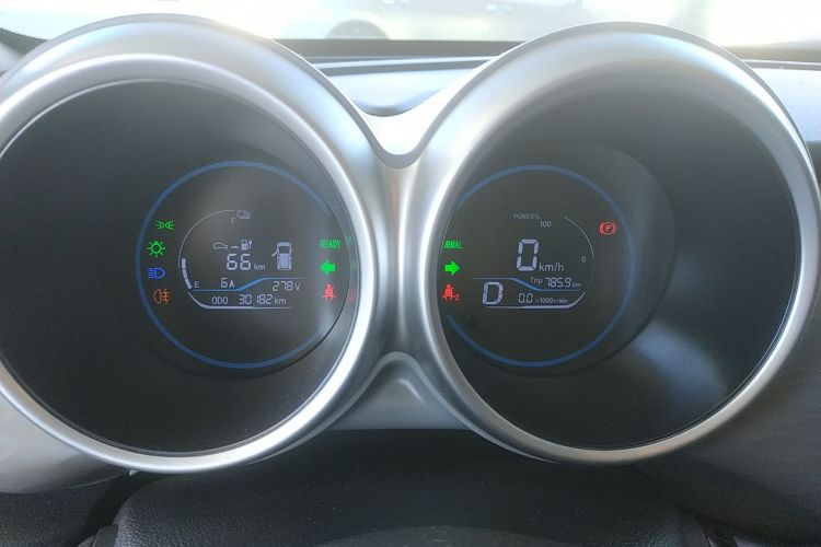 欧拉黑猫 2022款 301km 基础型 三元锂中控内饰14