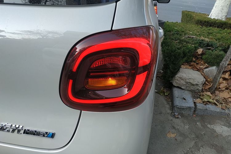 五菱汽车 宏光MINIEV 2025款 四门版 进阶款车身外观9