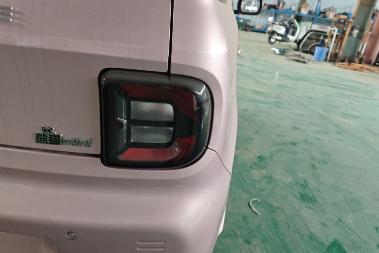 吉利银河 2024款 熊猫mini 200km 耐力熊车身外观9
