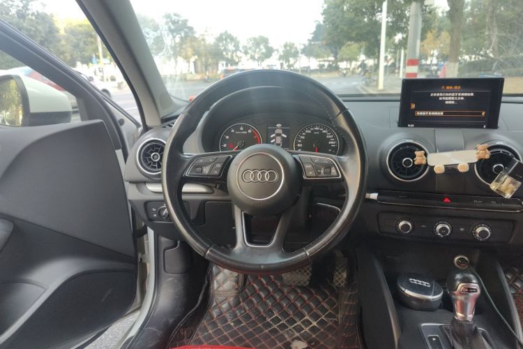 奥迪A3 2018款 30周年年型 Limousine 35 TFSI 进取型中控内饰13