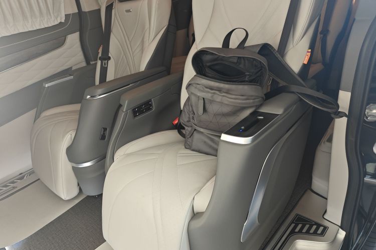 钧天 沃森威尔福特黑武士 2025款 2.0T 汽油巅峰版中控内饰7004