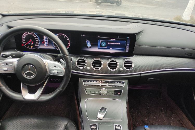 奔驰E级 2019款 E 300 L 运动豪华型中控内饰16