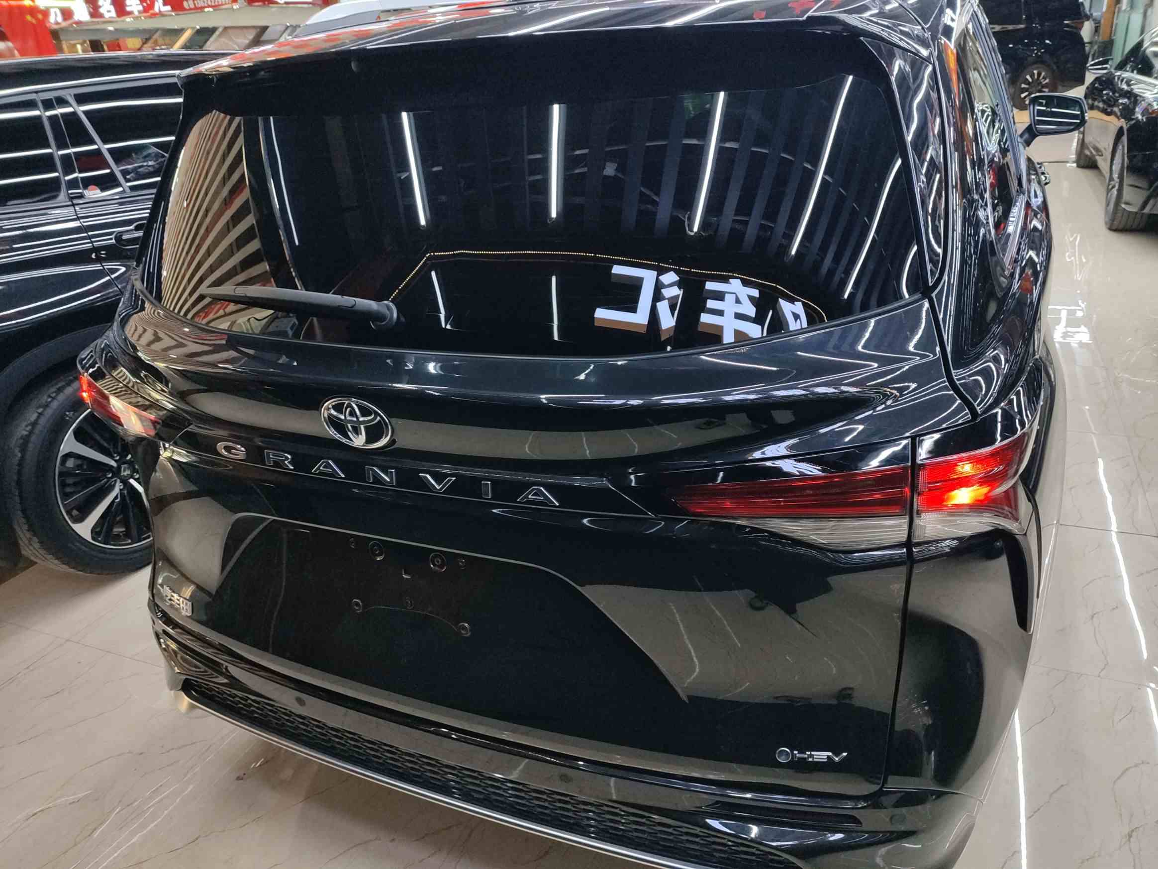 丰田 格瑞维亚 2024款 2.5L混动 尊贵PLUS版(4)
