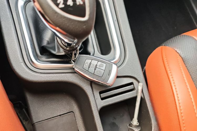 北汽威旺M50F 2017款 1.5L 舒适型中控内饰11